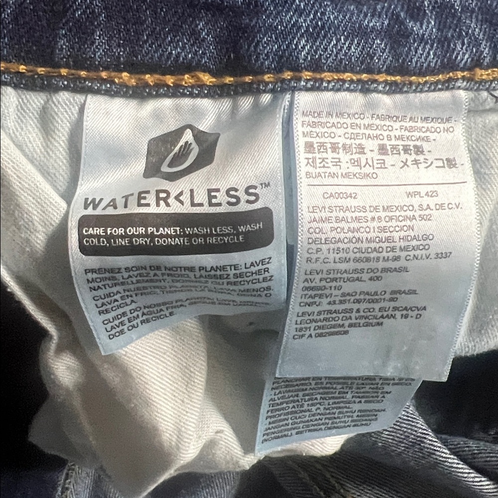 LEVI MENS SHORTS SIZE 46 - Picture 4 of 5